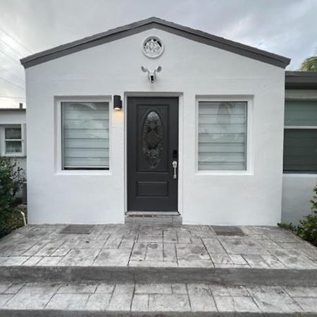 Modern Spanish Villa- Pool- By River-Tropical !!! Fort Lauderdale Esterno foto