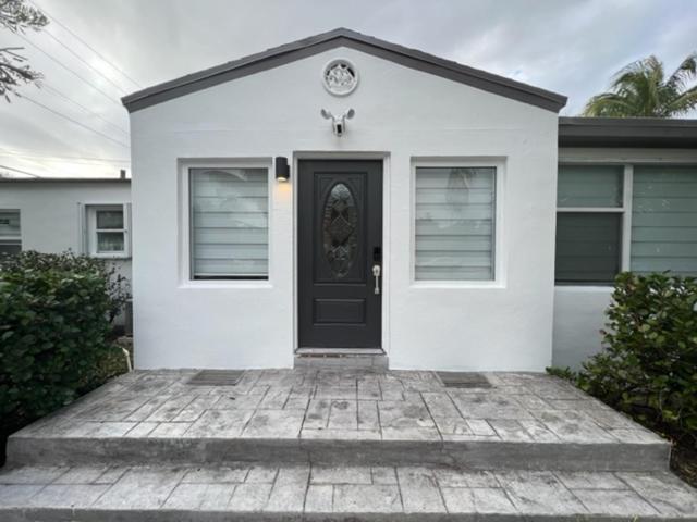 Modern Spanish Villa- Pool- By River-Tropical !!! Fort Lauderdale Esterno foto